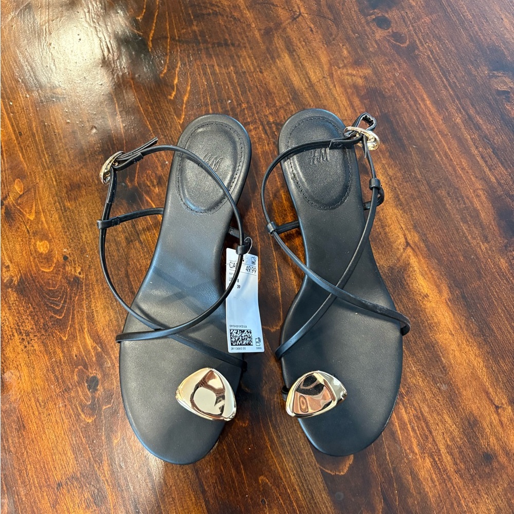 H&M Black and Gold Women's Sandals NWT - Picture 4 of 4